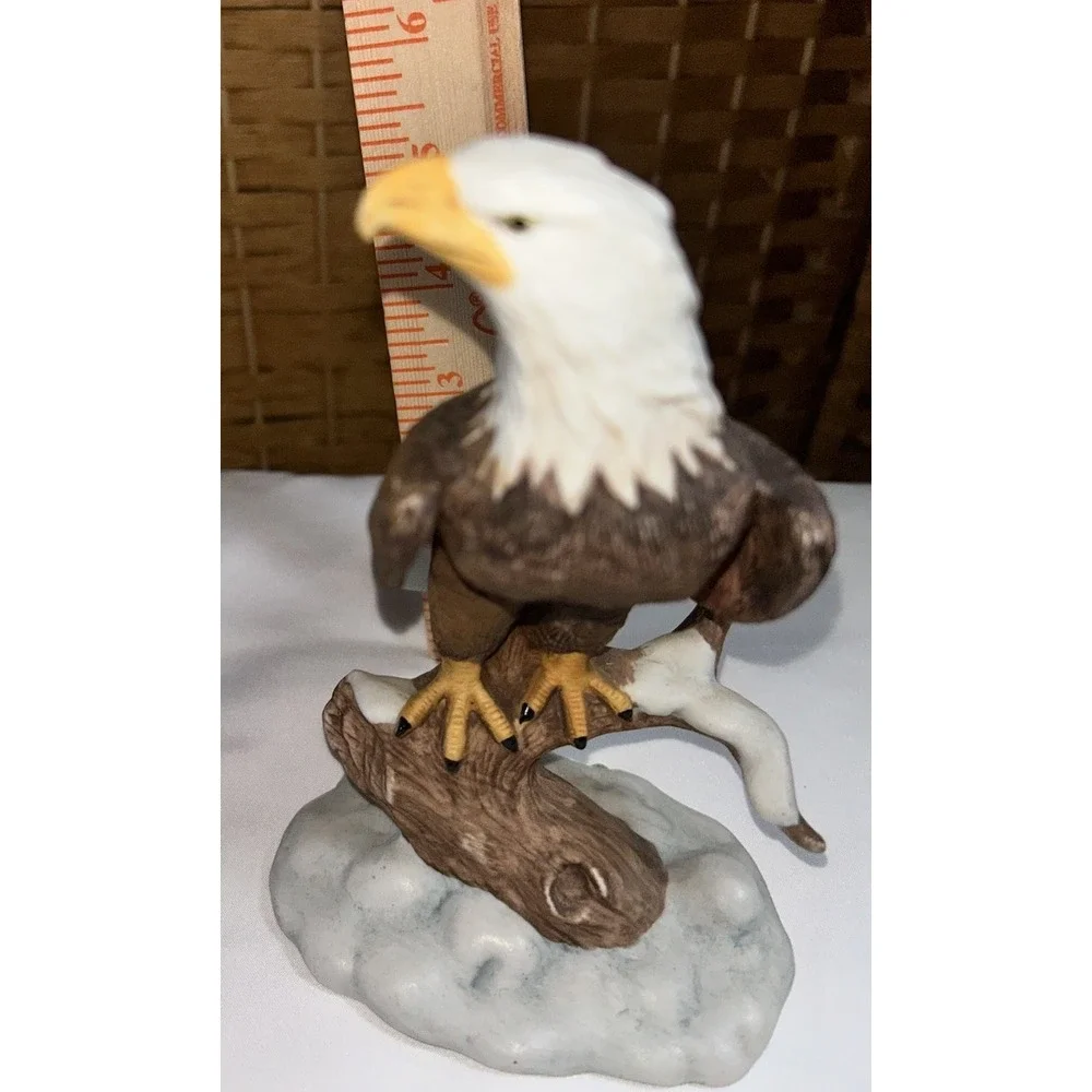 Bald Eagle Standing Figurine 6.25 x‎ 4.25
